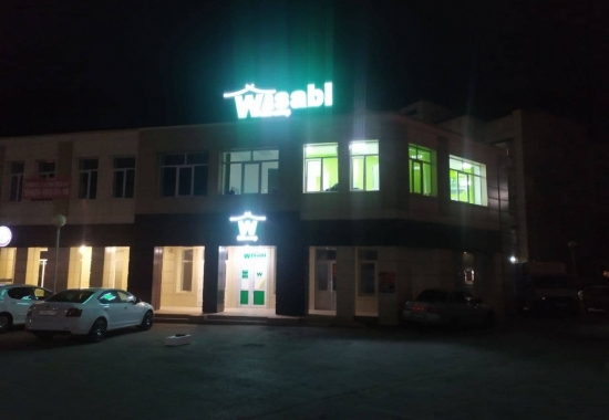 световая вывеска на крыше